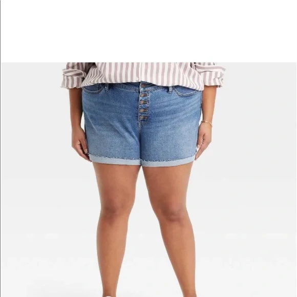 Women's Plus Size Mid-Rise Jean Shorts Ava & Viv - 14W 16W 18W 20W 22W 24W 26W - Picture 4 of 6